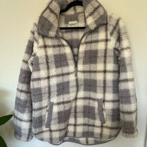 Abercrombie & Fitch Gray and Cream Plaid Sweater